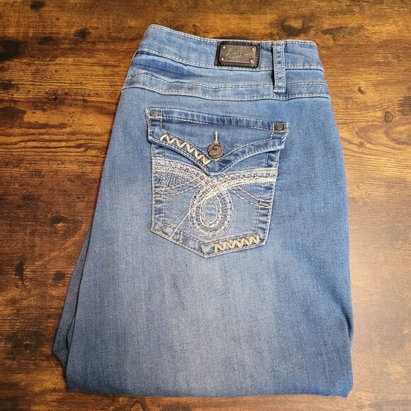 Earl Jean 16 W Mid Rise Cuffed Capri Thick Stitch Button Flap Medium Light Wash - Picture 3 of 10